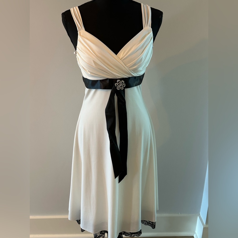🤍🖤 My Michelle White & Black Cocktail Dress – Size M